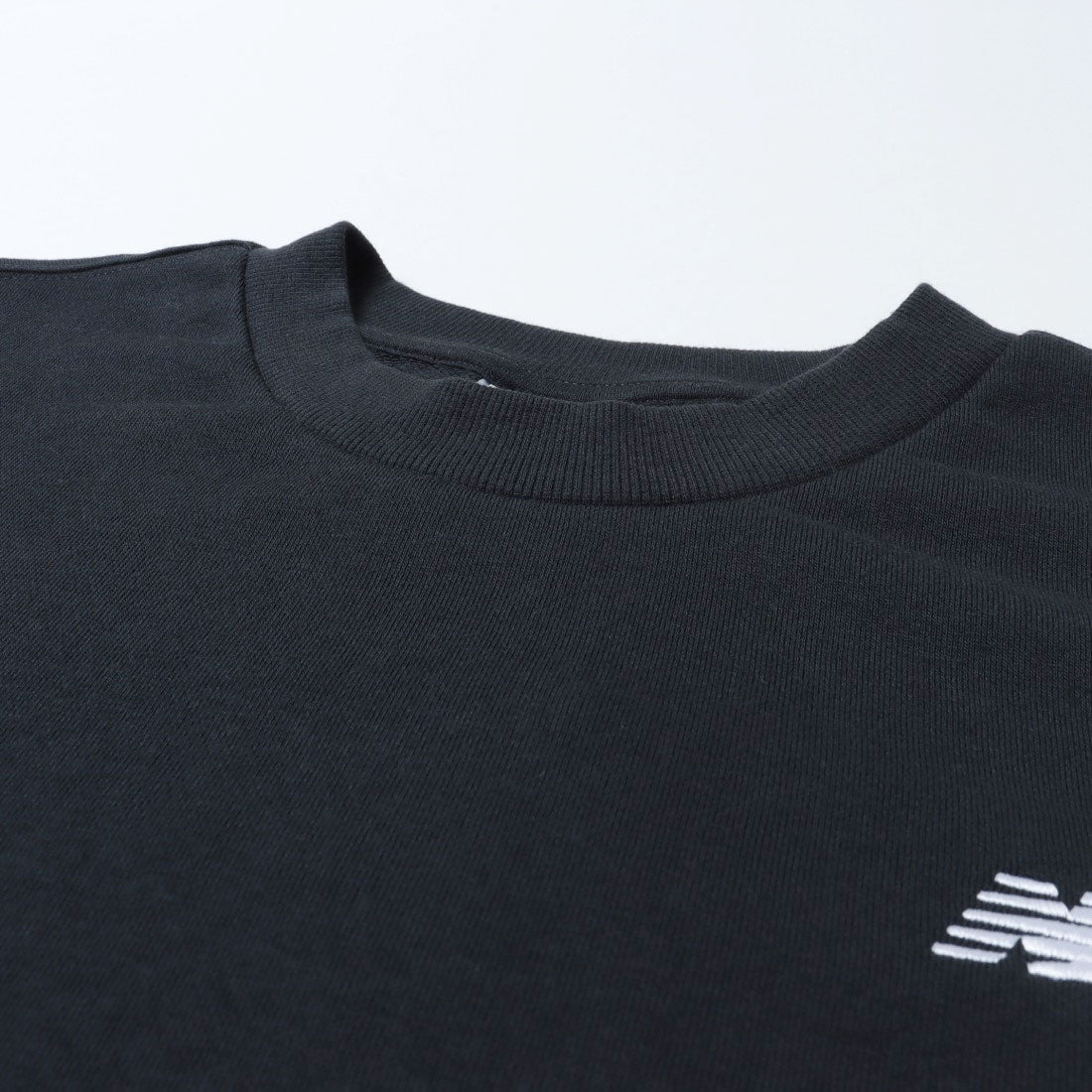 ニューバランス New Balance SMALL LOGO SWEAT SHIRTS ロゴ スウェット シャツ トレーナー (SEMI-OVER FIT) （ブラック） ブラック