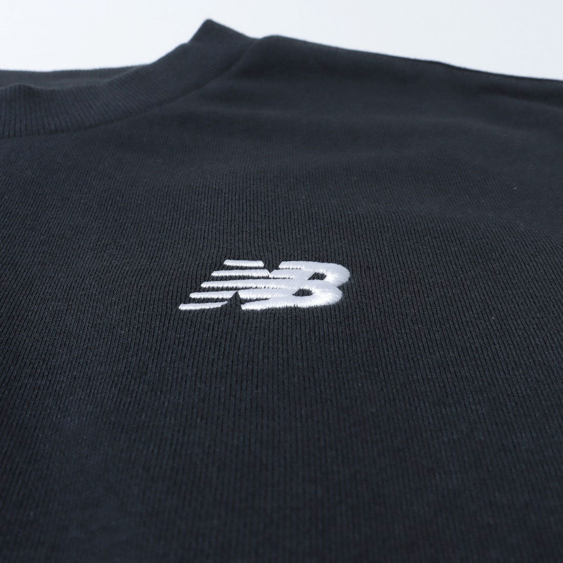ニューバランス New Balance SMALL LOGO SWEAT SHIRTS ロゴ スウェット シャツ トレーナー (SEMI-OVER FIT) （ブラック） ブラック