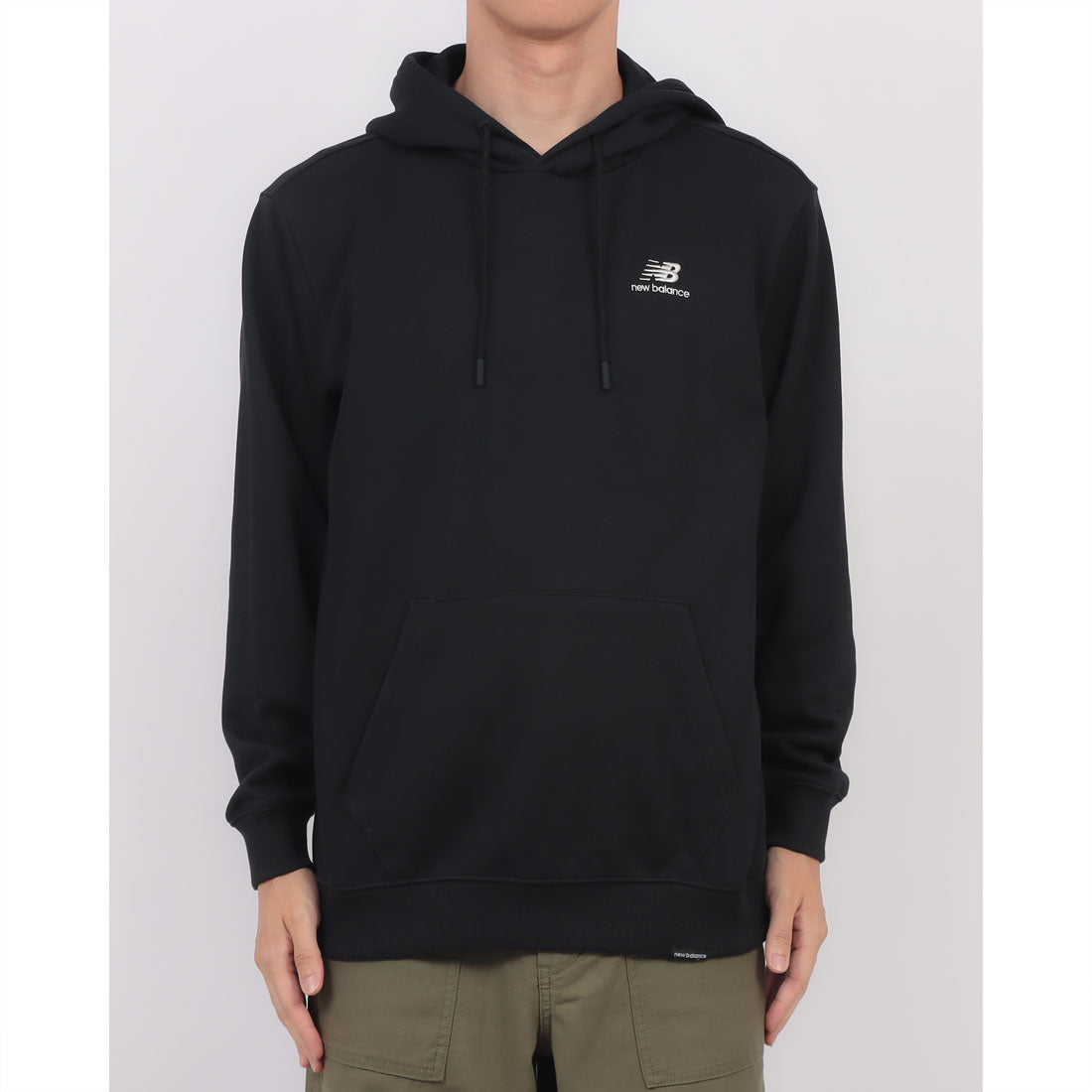 ニューバランス New Balance Essential Small Logo Hoodie エッセンシャル ロゴ フーディー パーカー (STANDARD FIT) （ブラック） ブラック