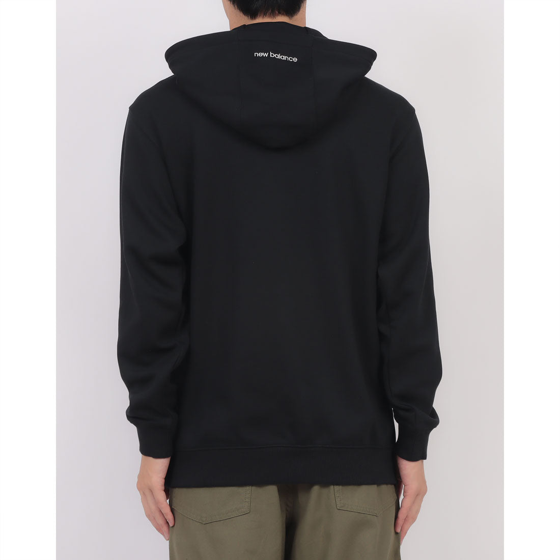 ニューバランス New Balance Essential Small Logo Hoodie エッセンシャル ロゴ フーディー パーカー (STANDARD FIT) （ブラック） ブラック