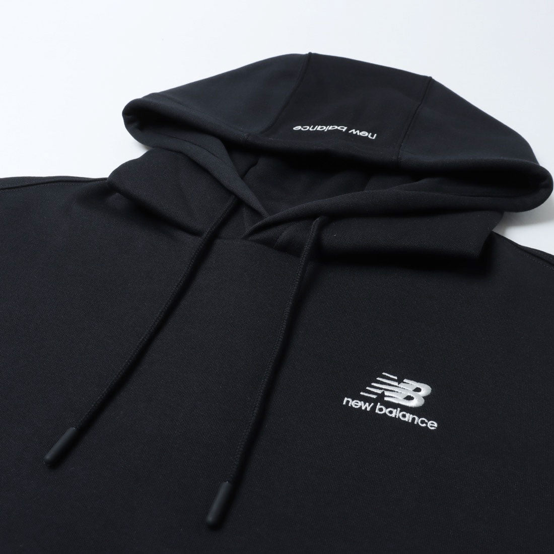 ニューバランス New Balance Essential Small Logo Hoodie エッセンシャル ロゴ フーディー パーカー (STANDARD FIT) （ブラック） ブラック