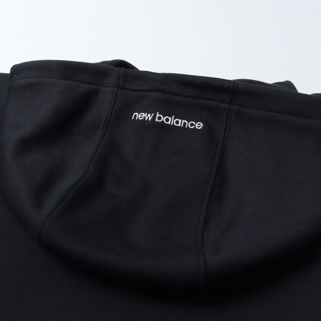 ニューバランス New Balance Essential Small Logo Hoodie エッセンシャル ロゴ フーディー パーカー (STANDARD FIT) （ブラック） ブラック