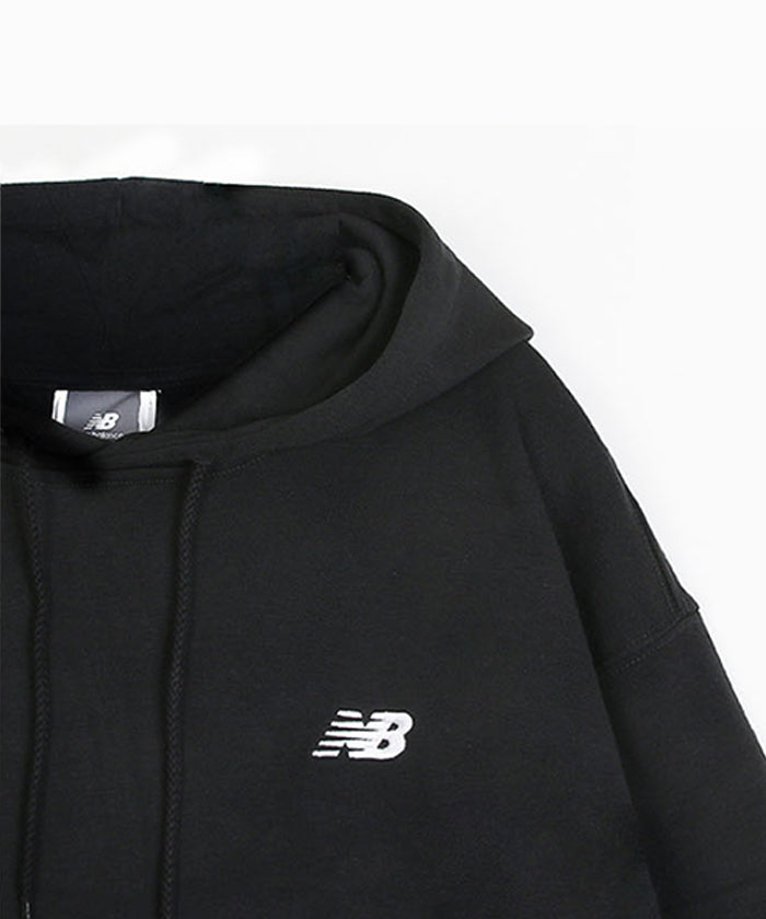 ニューバランス New Balance SMALL LOGO HOODIE ロゴ フーディー パーカー (SEMI-OVER FIT) （ブラック） ブラック