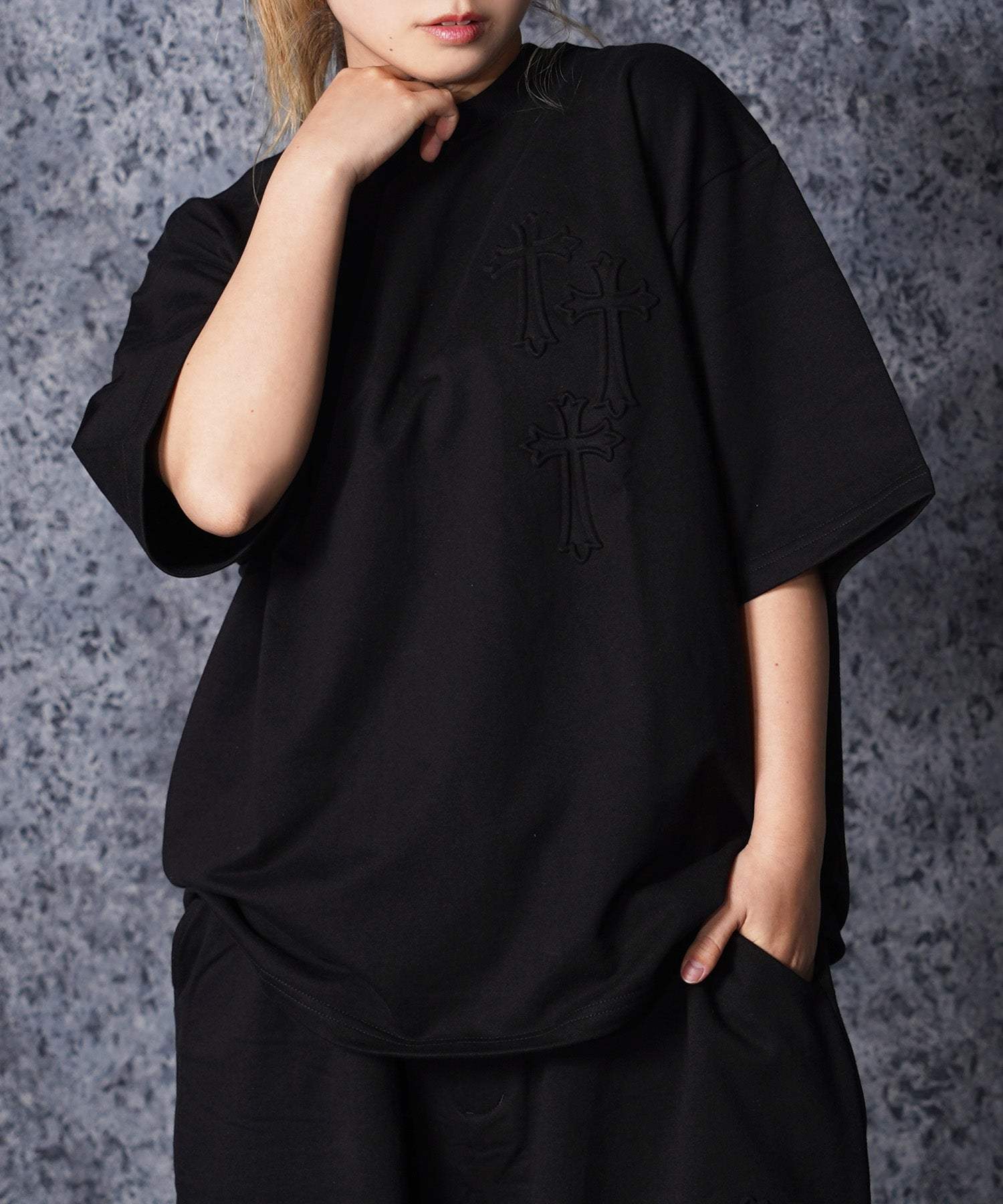 ワンフォークロージング 1111clothing クロスエンボス スウェットTシャツ （BLACK） BLACK