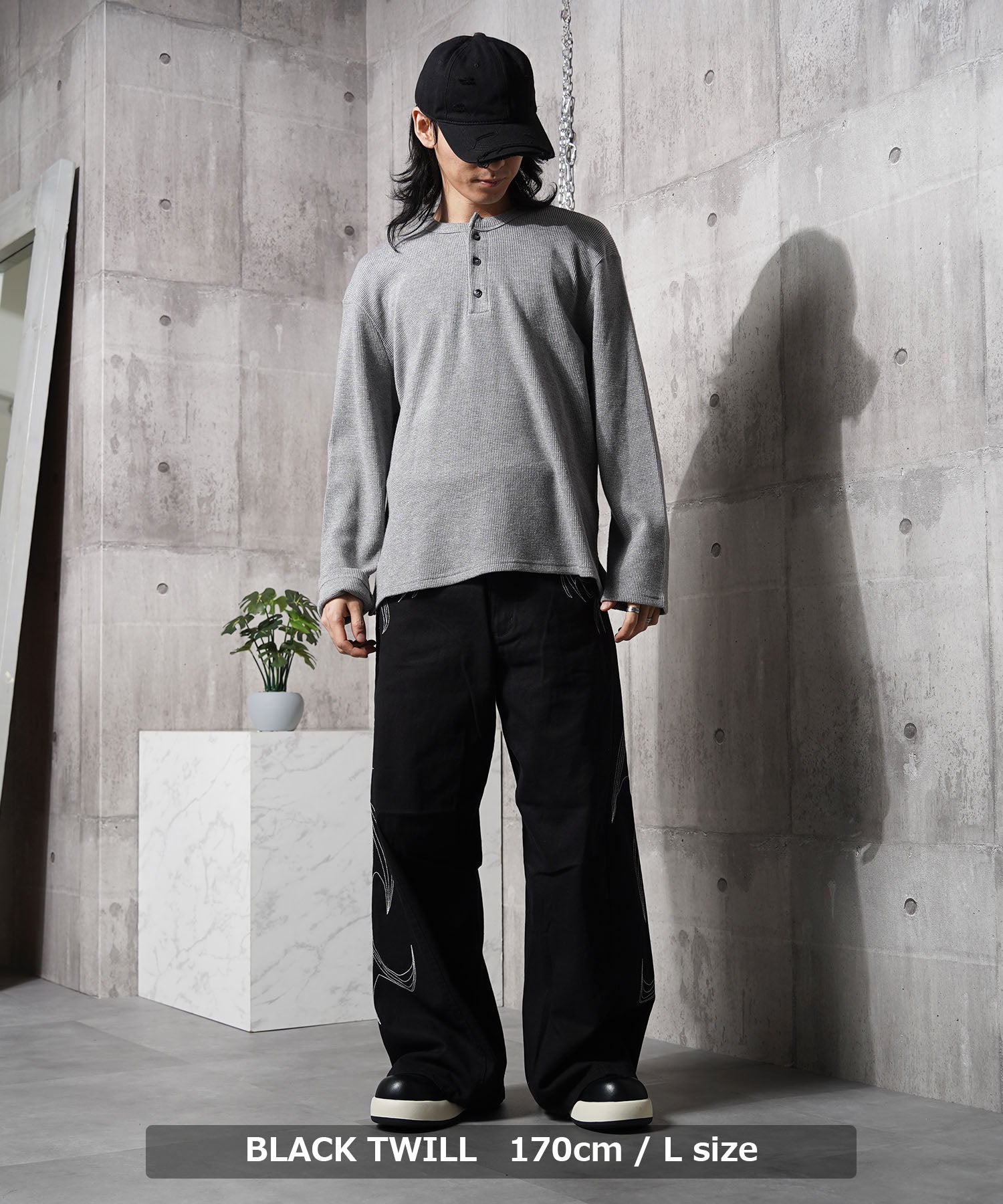 ワンフォークロージング 1111clothing トライバル刺繍 カーブパンツ （BLACK DENIM） BLACK DENIM