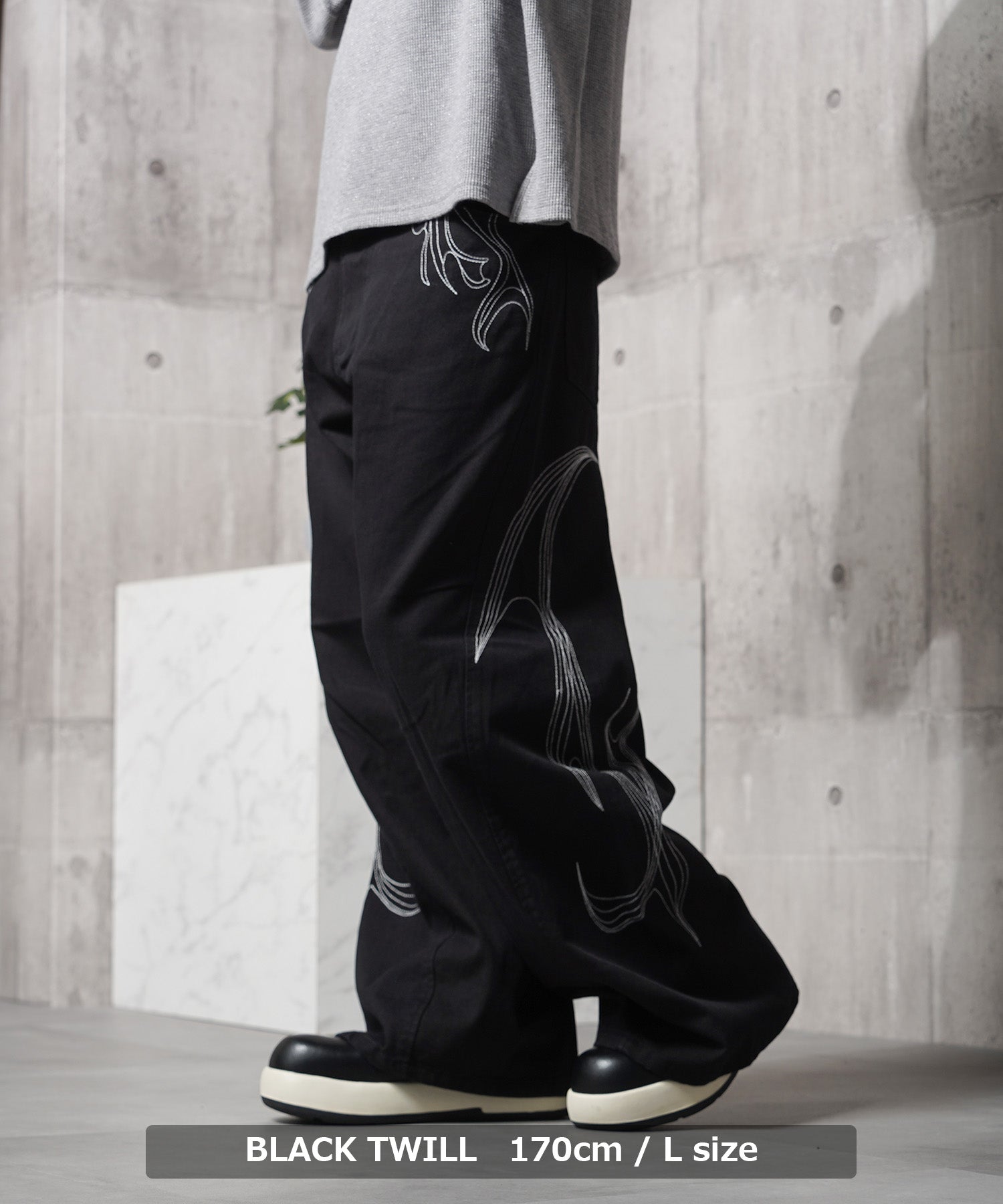 ワンフォークロージング 1111clothing トライバル刺繍 カーブパンツ （BLACK DENIM） BLACK DENIM