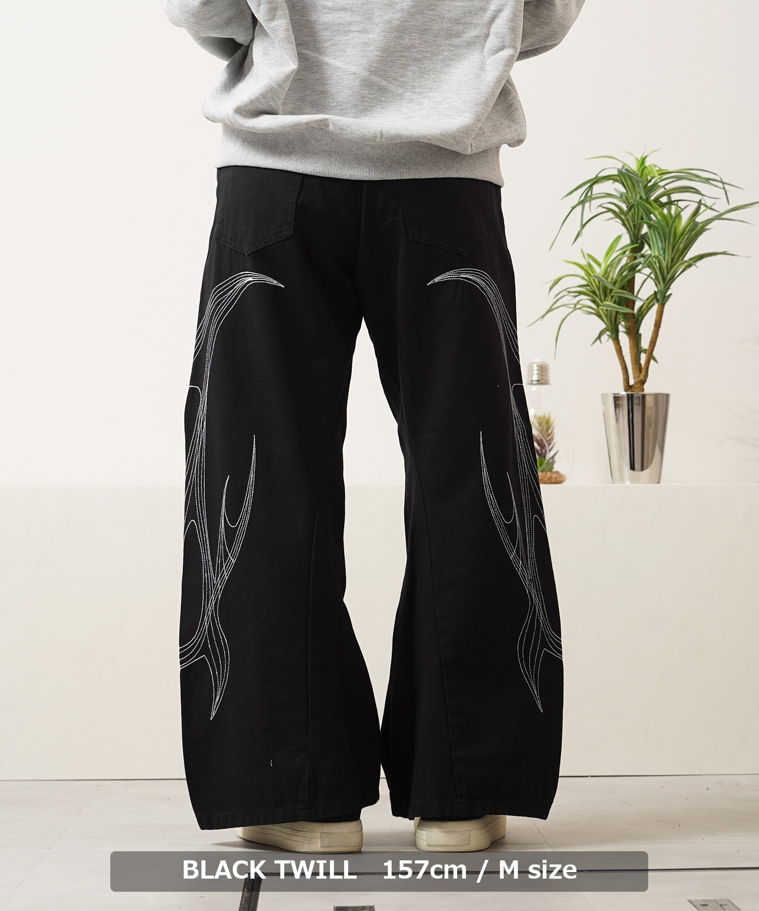 ワンフォークロージング 1111clothing トライバル刺繍 カーブパンツ （BLACK DENIM） BLACK DENIM