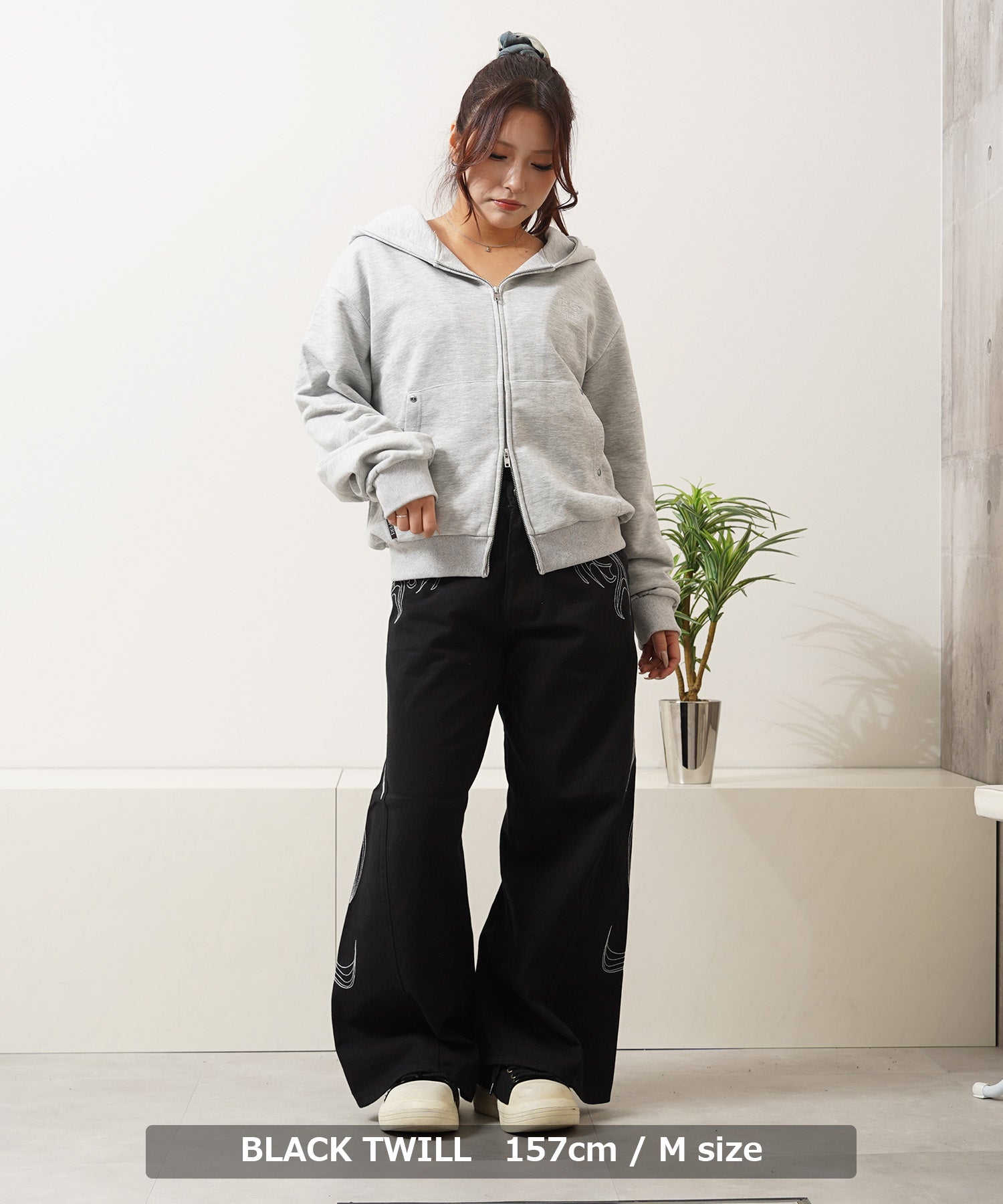 ワンフォークロージング 1111clothing トライバル刺繍 カーブパンツ （BLACK DENIM） BLACK DENIM
