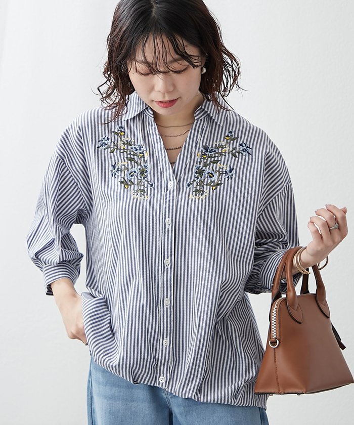 ナイスクラップ NICE CLAUP 人気シリーズ、タケノコタック胸刺繍ブラウス （GBE） GBE
