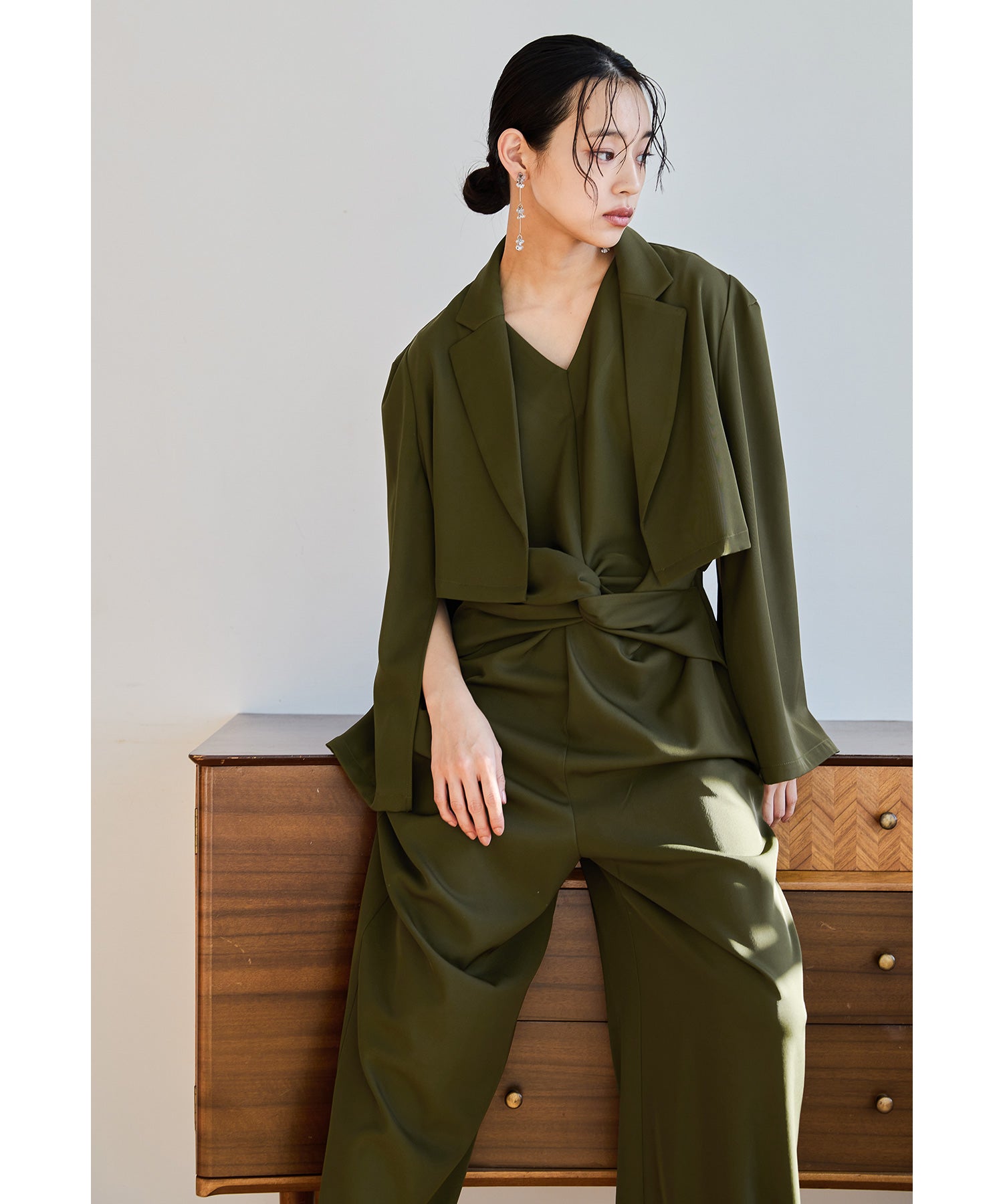 ニアナ niana プラクティカルショートジャケットセットアップ 2点セット パンツドレス オールインワン 結婚式 成人式 二次会 同窓会 入学式 卒業式 セレモニー パーティードレス オケージョンドレス お呼ばれ （カーキ） カーキ