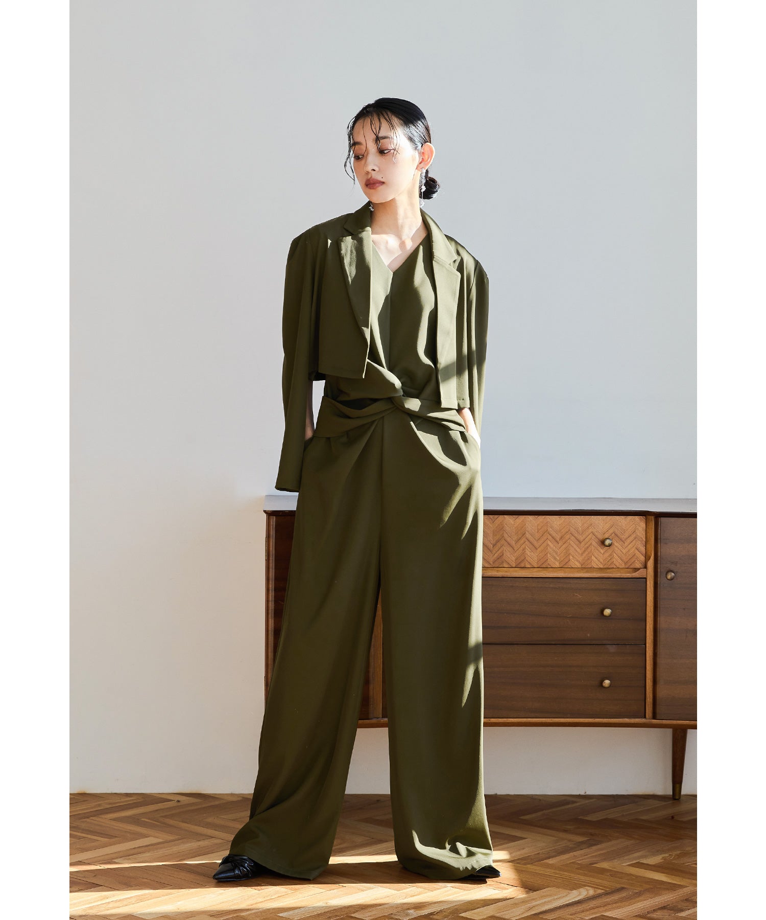 ニアナ niana プラクティカルショートジャケットセットアップ 2点セット パンツドレス オールインワン 結婚式 成人式 二次会 同窓会 入学式 卒業式 セレモニー パーティードレス オケージョンドレス お呼ばれ （カーキ） カーキ