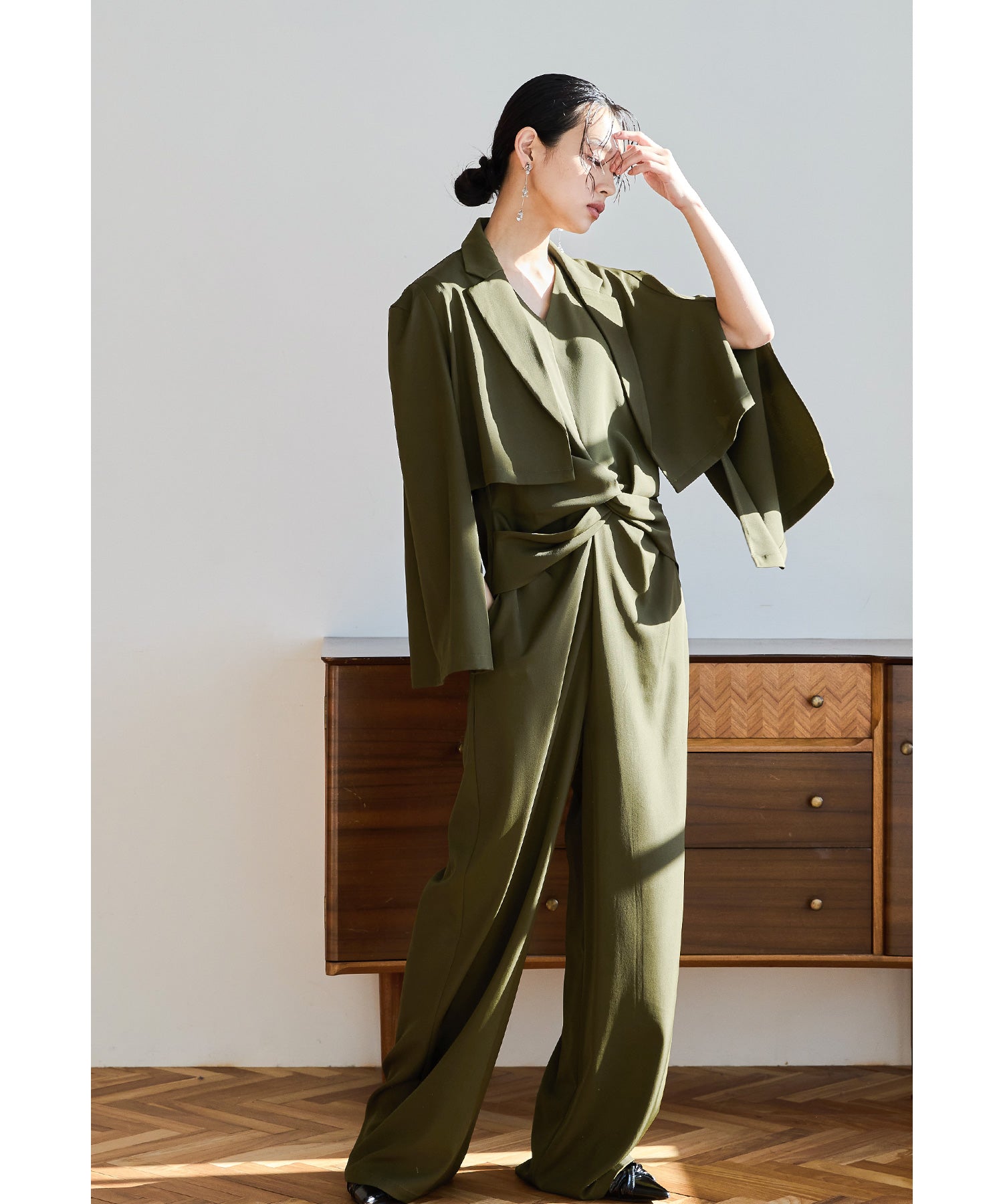 ニアナ niana プラクティカルショートジャケットセットアップ 2点セット パンツドレス オールインワン 結婚式 成人式 二次会 同窓会 入学式 卒業式 セレモニー パーティードレス オケージョンドレス お呼ばれ （カーキ） カーキ