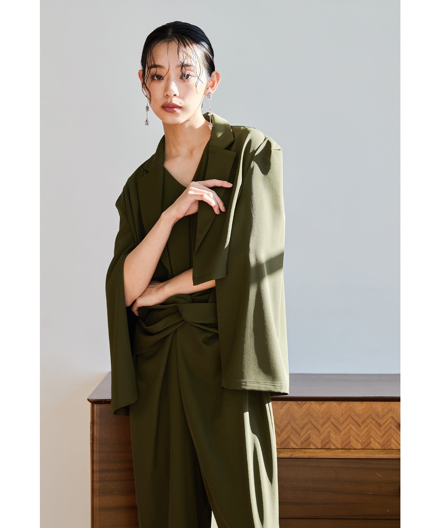 ニアナ niana プラクティカルショートジャケットセットアップ 2点セット パンツドレス オールインワン 結婚式 成人式 二次会 同窓会 入学式 卒業式 セレモニー パーティードレス オケージョンドレス お呼ばれ （カーキ） カーキ