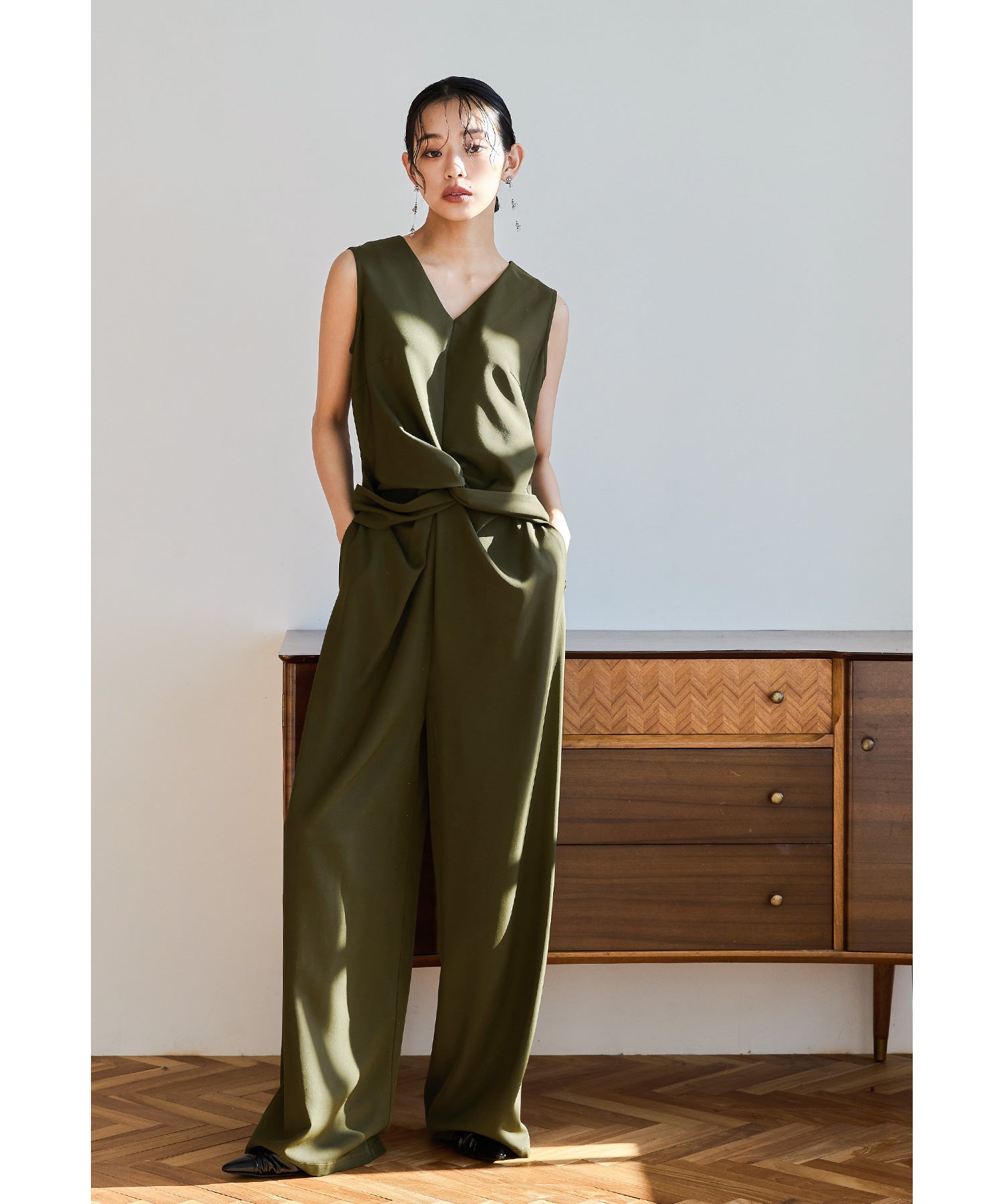 ニアナ niana プラクティカルショートジャケットセットアップ 2点セット パンツドレス オールインワン 結婚式 成人式 二次会 同窓会 入学式 卒業式 セレモニー パーティードレス オケージョンドレス お呼ばれ （カーキ） カーキ