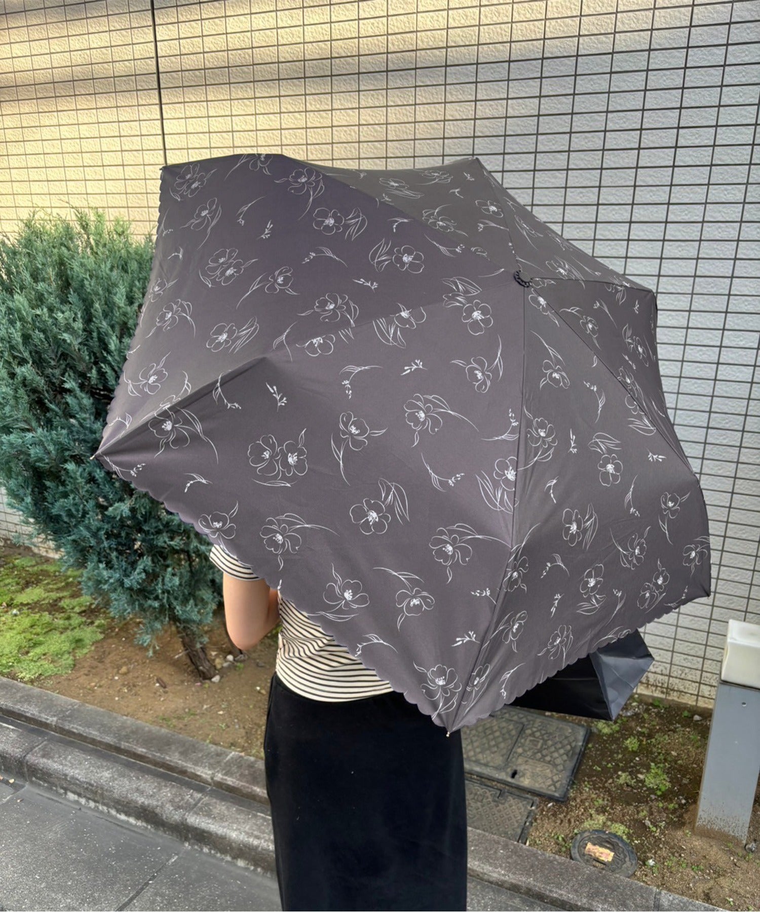 オールウェイグッドタイムニューベーシックストア ALWAYS GOOD TIME NEW BASIC STORE 【一級遮光・晴雨兼用】UV折たたみ傘/日傘 リリカ （チャコールグレー） チャコールグレー