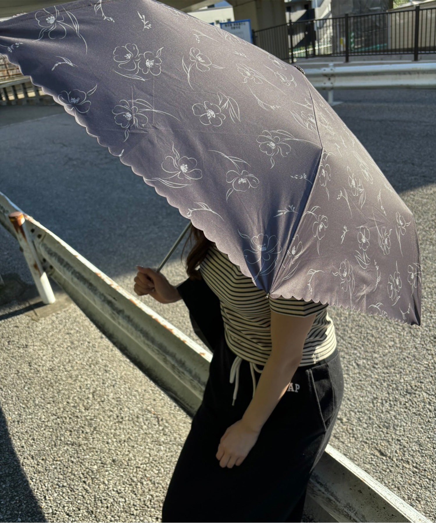 オールウェイグッドタイムニューベーシックストア ALWAYS GOOD TIME NEW BASIC STORE 【一級遮光・晴雨兼用】UV折たたみ傘/日傘 リリカ （チャコールグレー） チャコールグレー