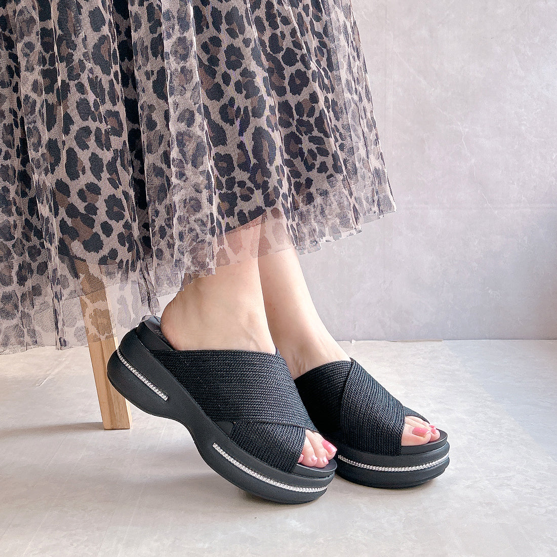 ヌーベル ヴォーグ リラックス Noubel Voug Relax 大人カラー 厚底 クロスデザインミュールサンダル （ブラック） ブラック