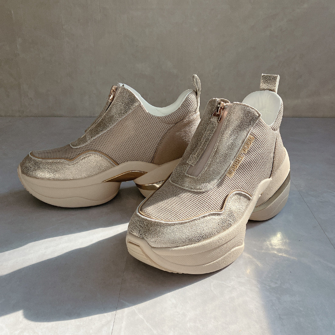 ヌーベル ヴォーグ リラックス Noubel Voug Relax 上品スニーカー サッと履ける フロントジッパー厚底スニーカー （シャンパン） シャンパン