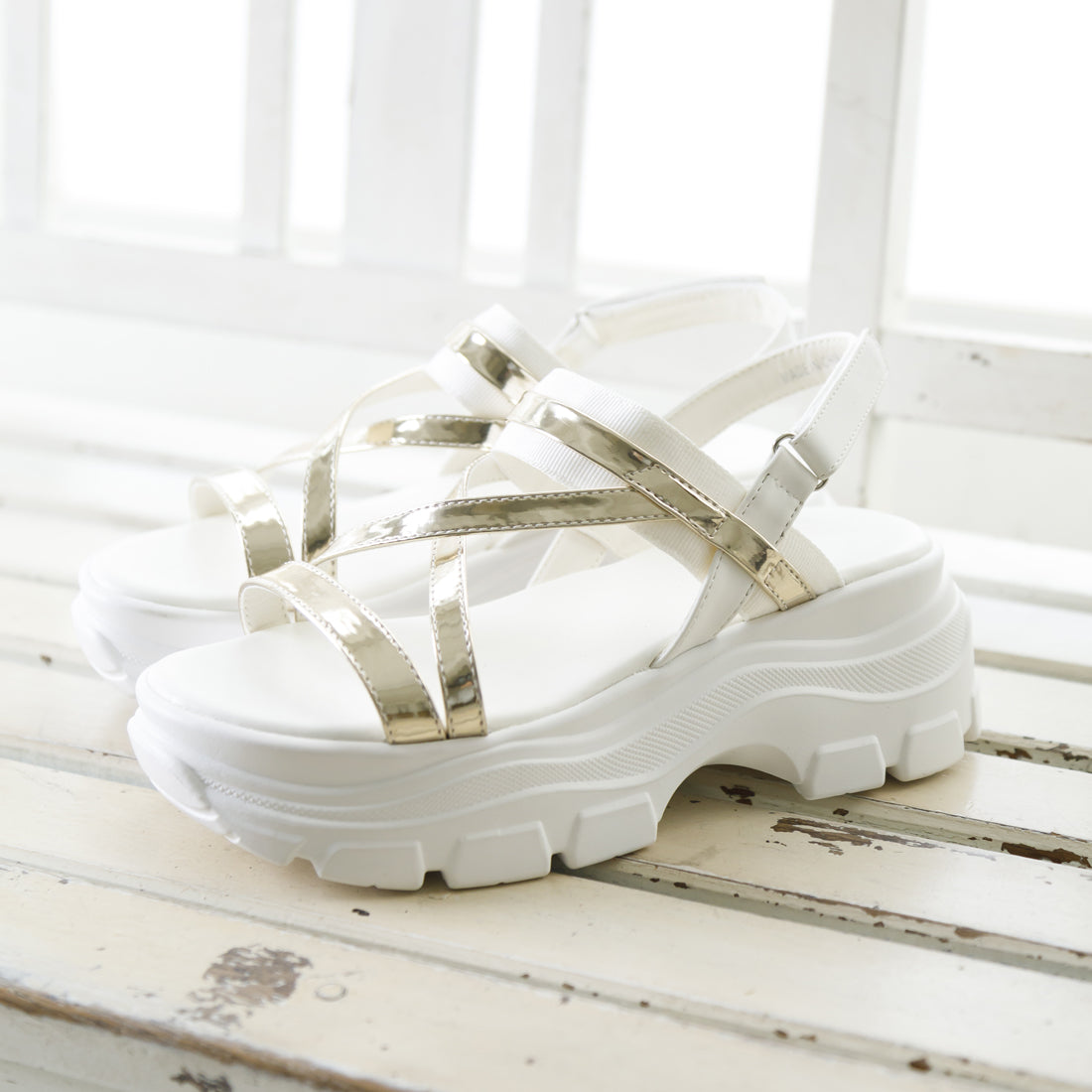 ヌーベル ヴォーグ リラックス Noubel Voug Relax ゴールドストラップボリュームソールスポーツサンダル （ホワイト） ホワイト