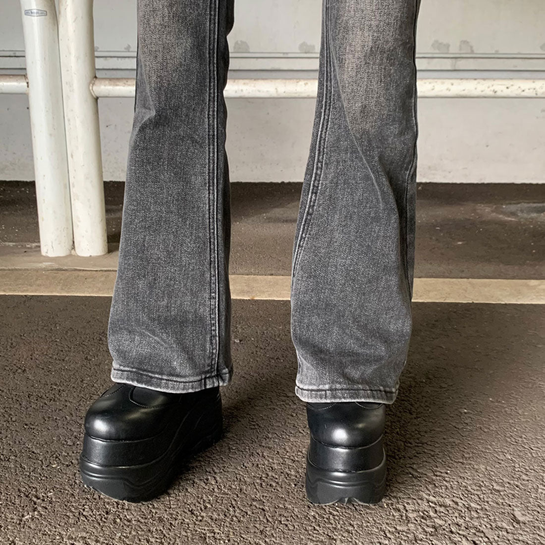 ノンヘッジ non-hedge デニムフレアパンツ
