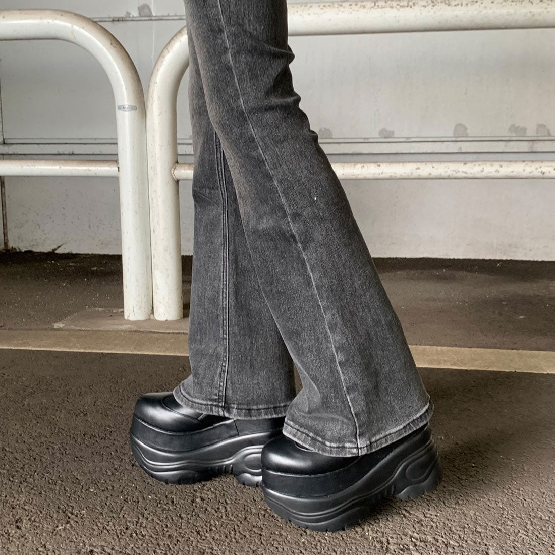 ノンヘッジ non-hedge デニムフレアパンツ