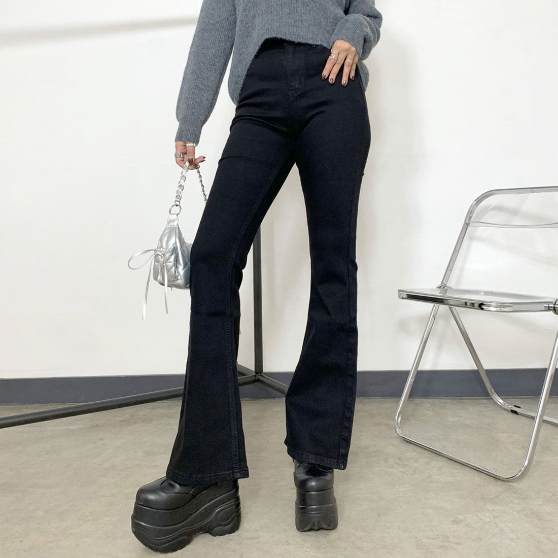 Non-hedge denim flare pants