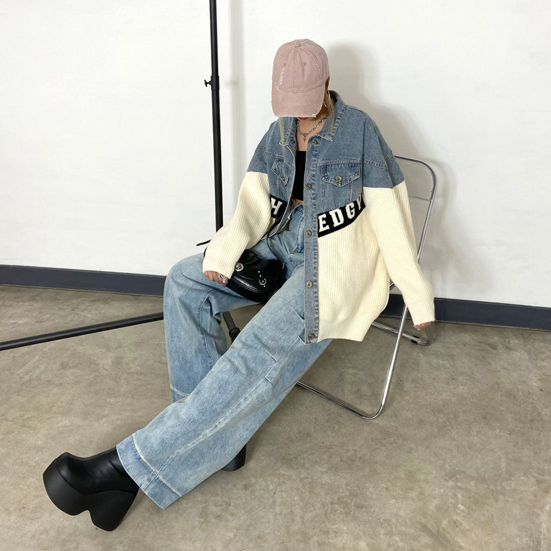 Non-hedge side tuck denim pants
