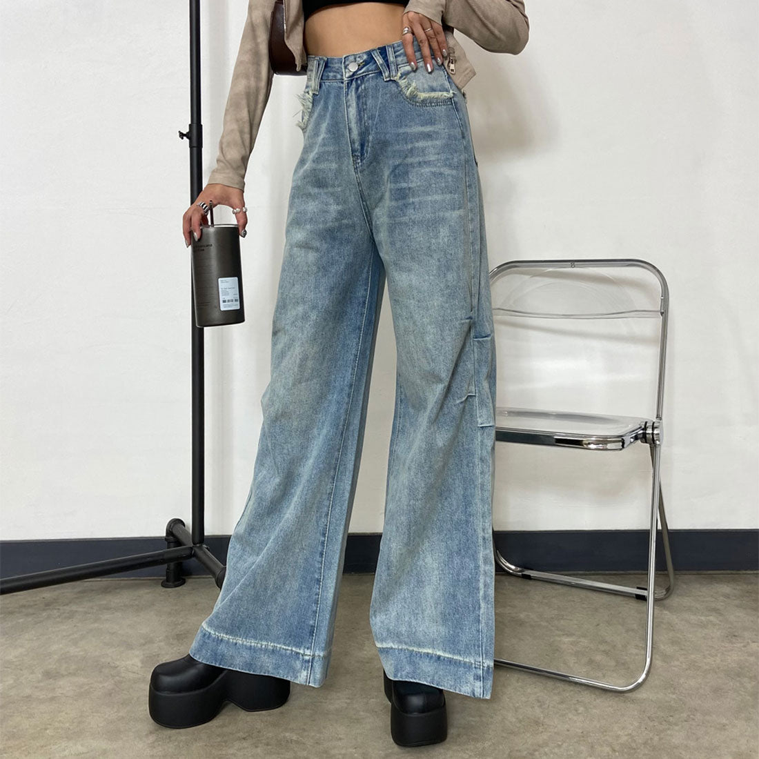 Non-hedge side tuck denim pants