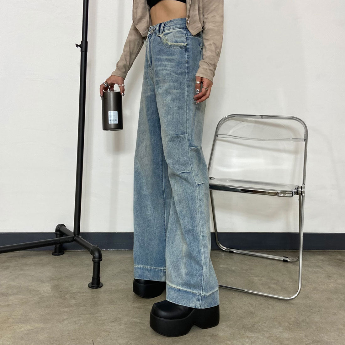 Non-hedge side tuck denim pants