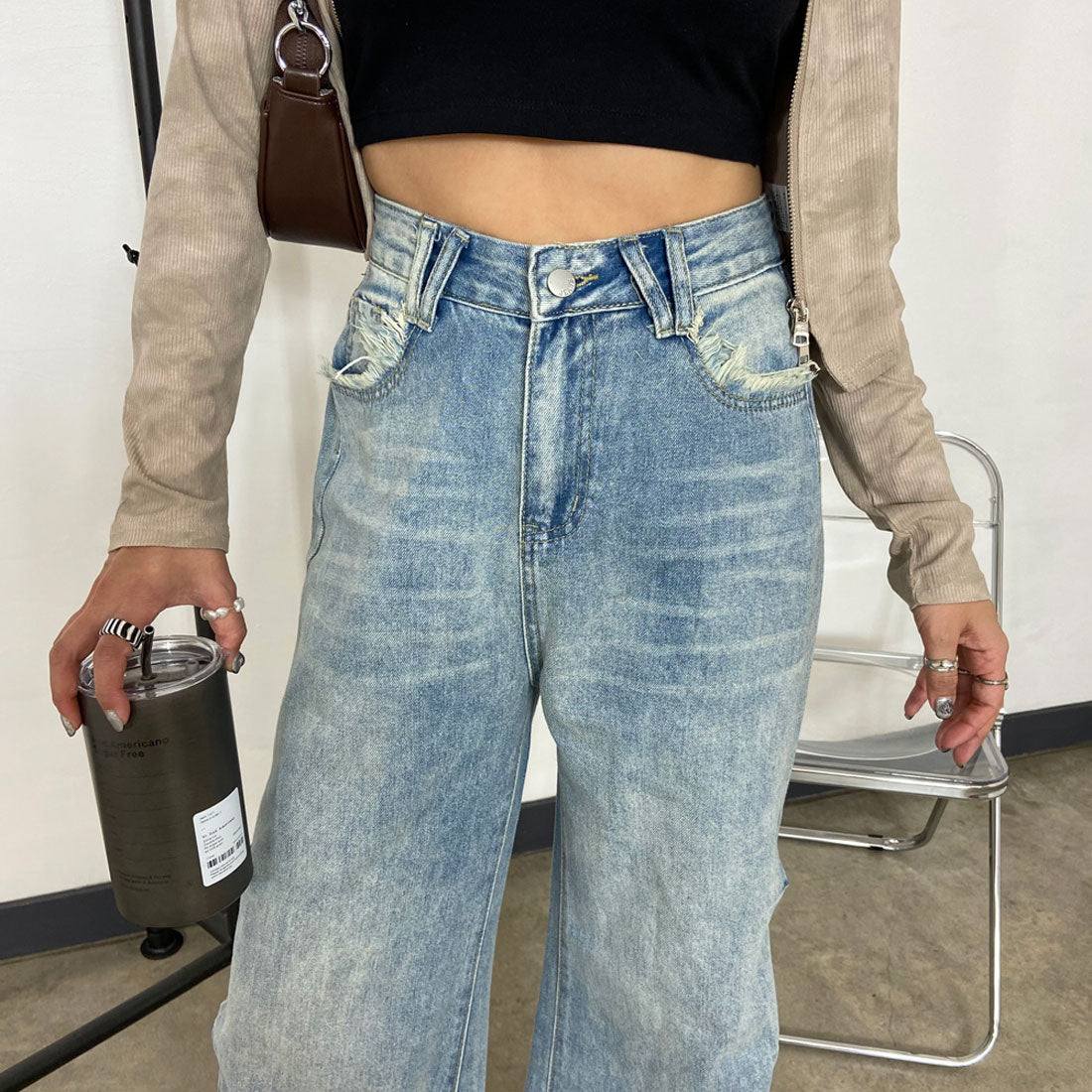 Non-hedge side tuck denim pants