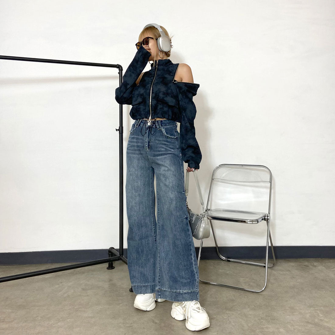 Non-hedge side tuck denim pants
