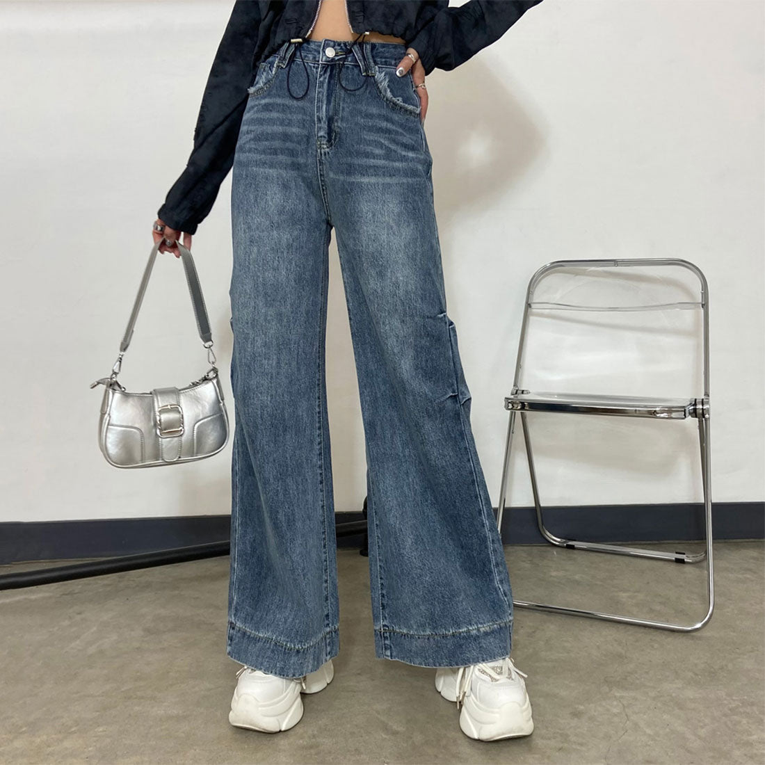 Non-hedge side tuck denim pants