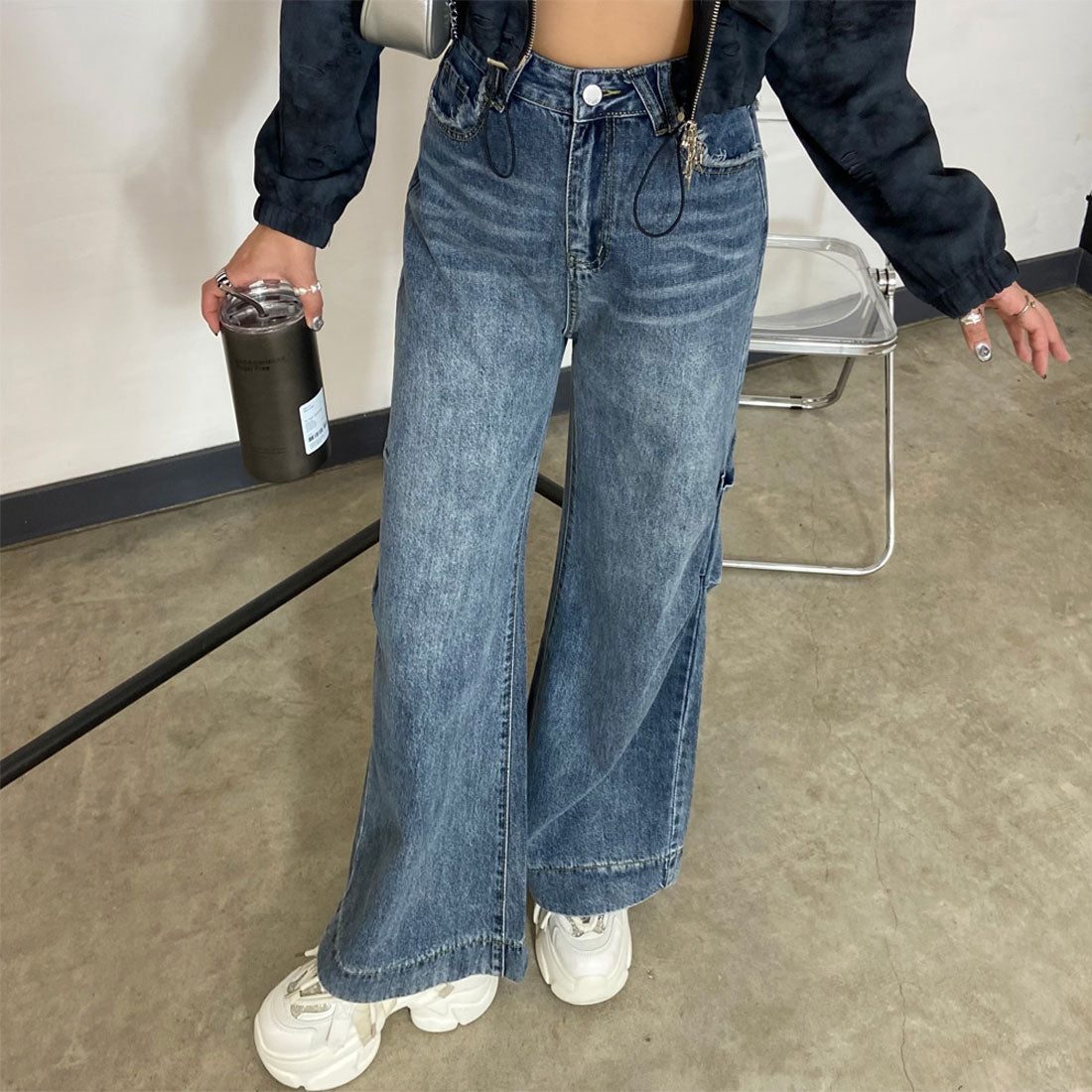 Non-hedge side tuck denim pants