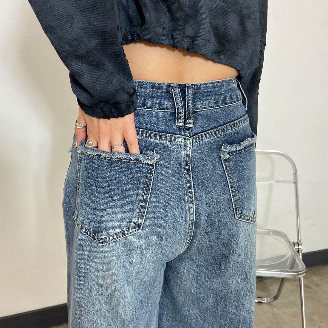 Non-hedge side tuck denim pants