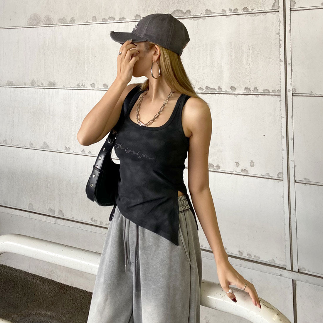 ノンヘッジ non-hedge ストーンロゴサイドドロストタンクトップ （チャコール） チャコール