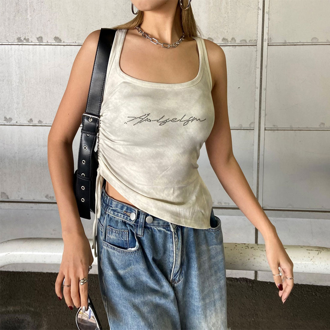 Non-hedge stone logo side drawstring tank top