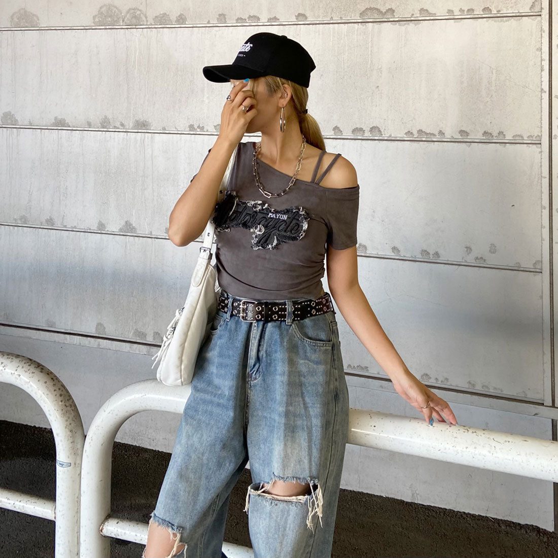 ノンヘッジ non-hedge デニムロゴワンショルダーTシャツ （ブラック） ブラック