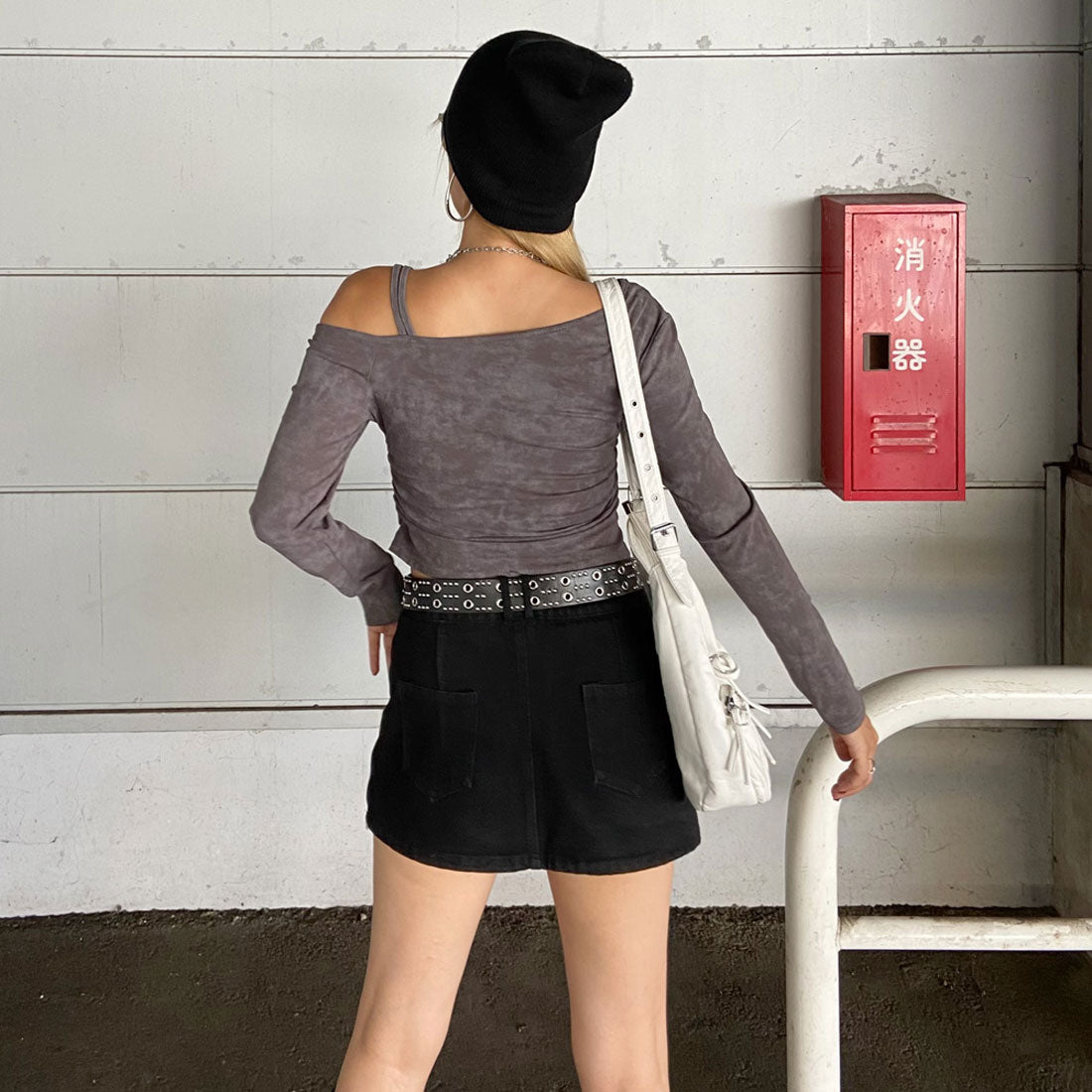 ノンヘッジ non-hedge デニムロゴワンショルダーTシャツ （ブラック） ブラック