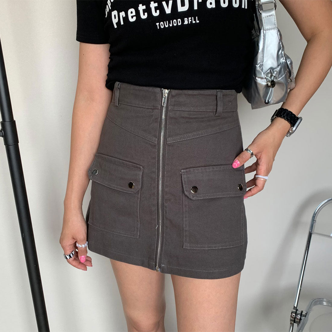 Non-hedge Front ZIP Skirt