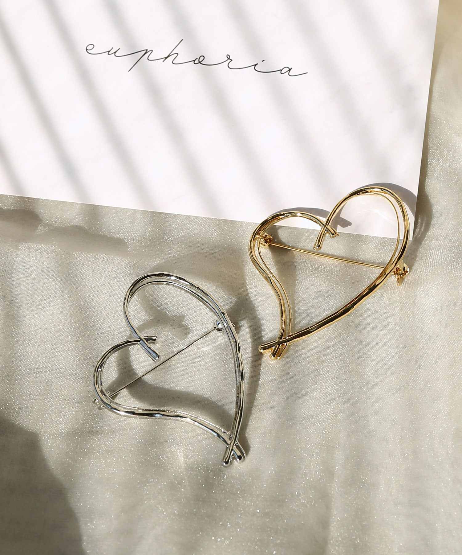 "Colleca La Hand-Drawn Style Heart Line Brooch"