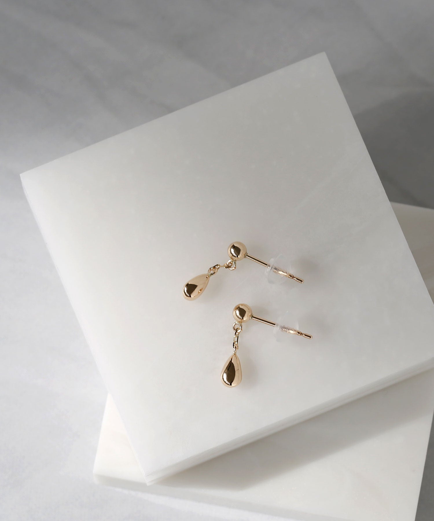 コレカラ colleca la K10 YG しずくス タッドピアス ［queite］