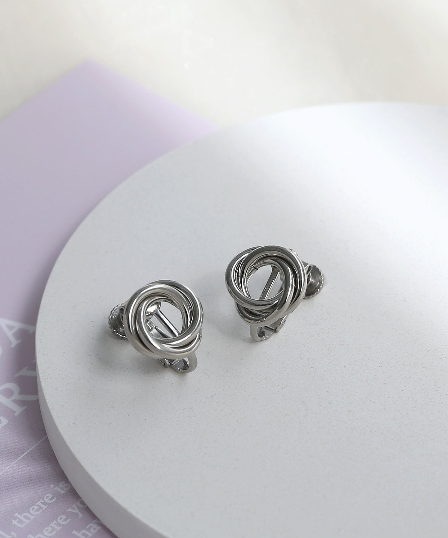 コレカラ colleca la [stainless]トリニティサークルイヤリング〈金属アレルギー対応〉 （シルバー） シルバー