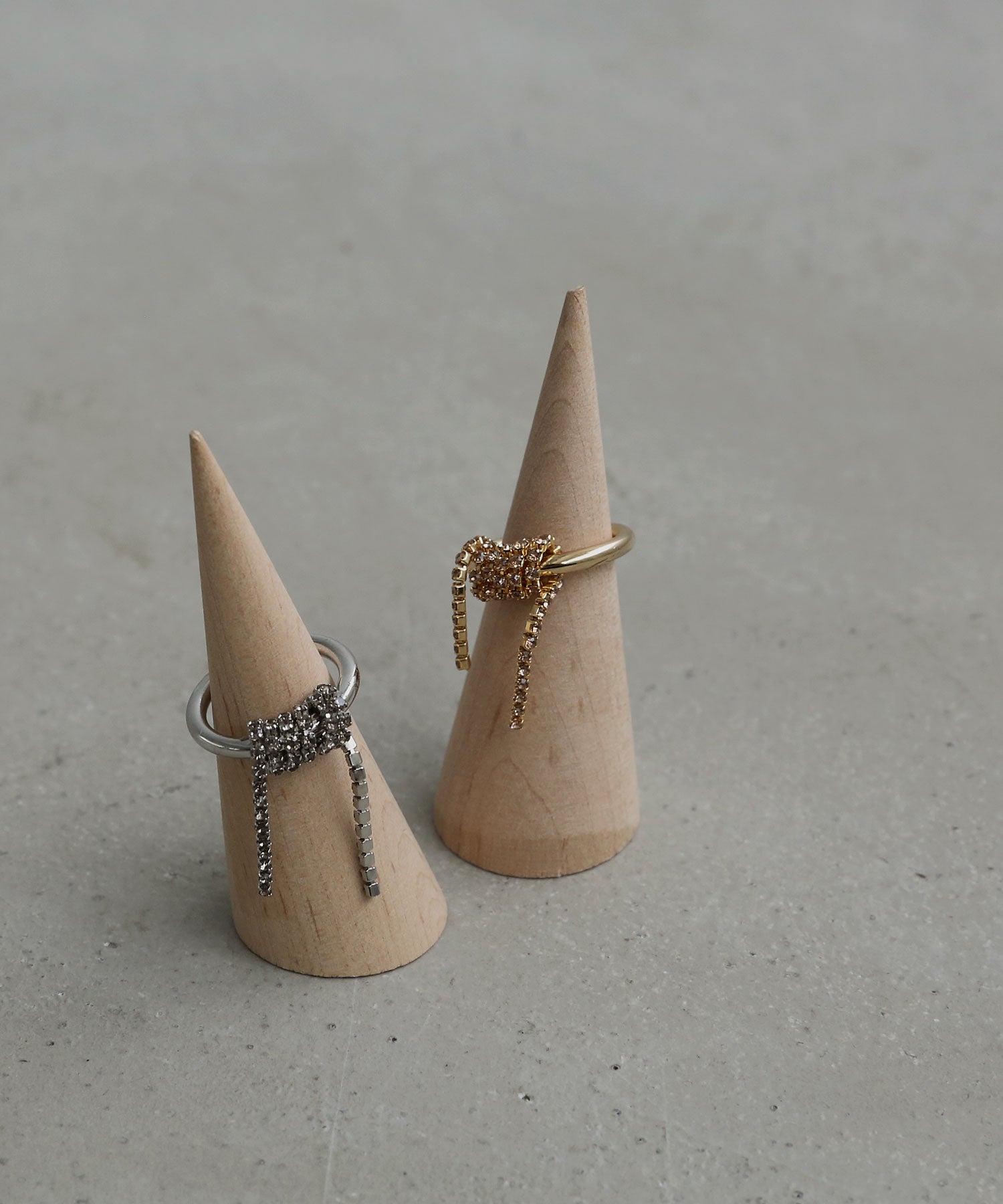 コレカラ colleca la ラインストーンロールチェーン イヤーカフ （ゴールド） ゴールド