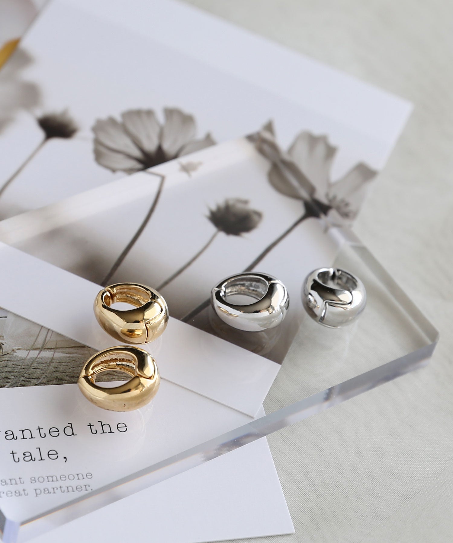 "Colleca La Plump Oval Clutch Earrings"