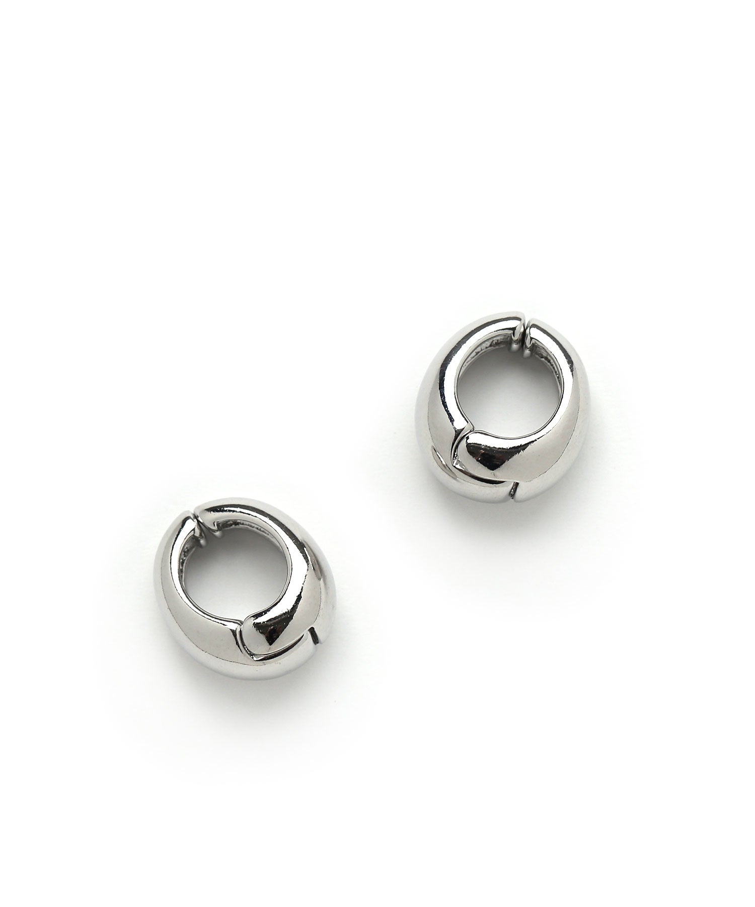 "Colleca La Plump Oval Clutch Earrings"