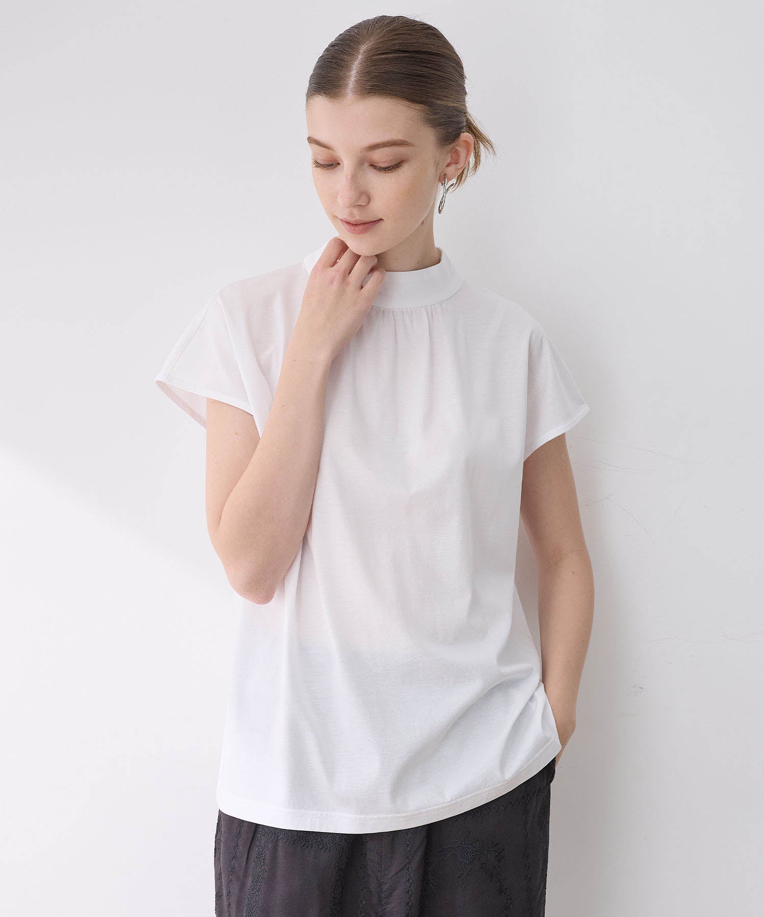 ルスークホリデー LE SOUK HOLIDAY 【接触冷感】ギャザーネックフレンチスリーブTシャツ （オフ） オフ