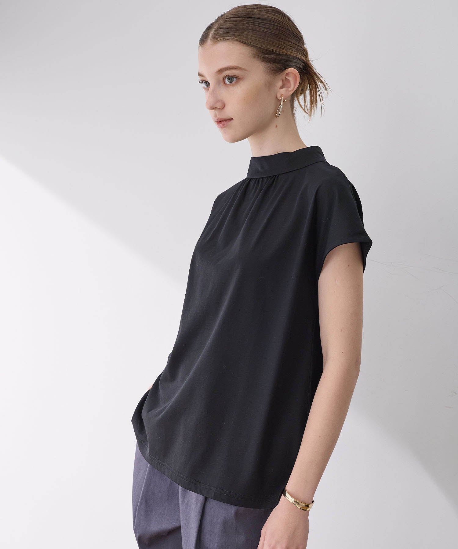 ルスークホリデー LE SOUK HOLIDAY 【接触冷感】ギャザーネックフレンチスリーブTシャツ （オフ） オフ