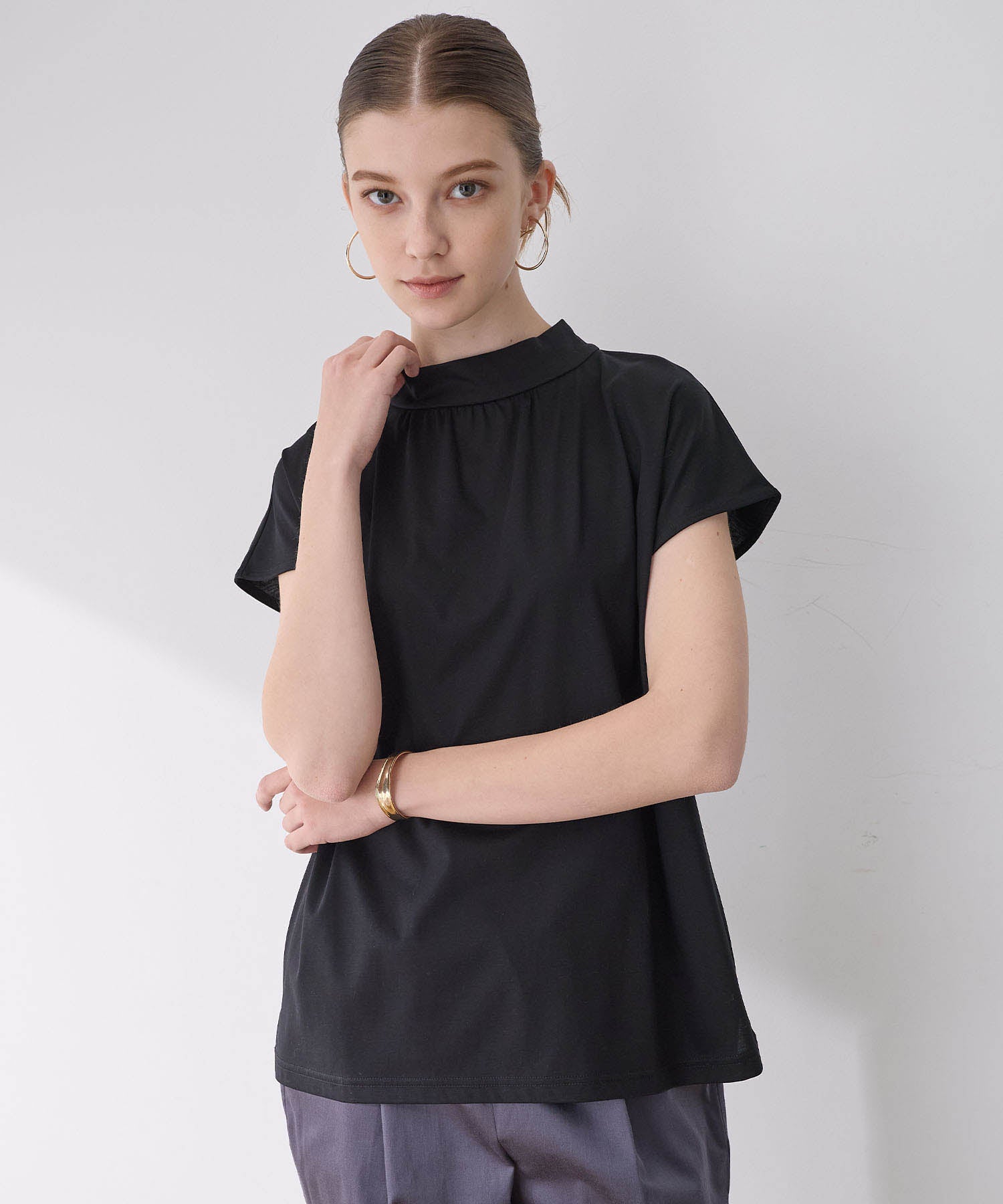 ルスークホリデー LE SOUK HOLIDAY 【接触冷感】ギャザーネックフレンチスリーブTシャツ （オフ） オフ