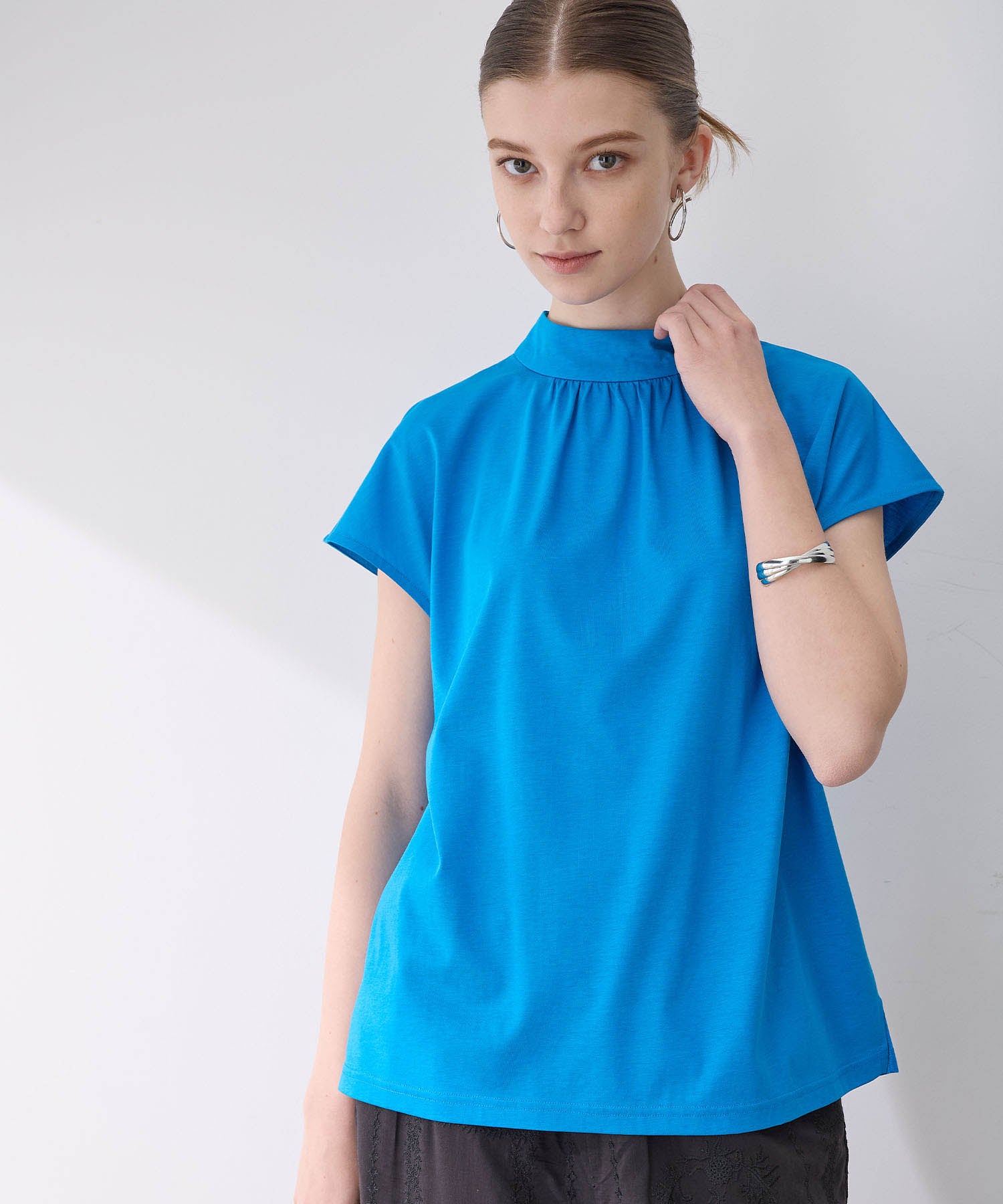 ルスークホリデー LE SOUK HOLIDAY 【接触冷感】ギャザーネックフレンチスリーブTシャツ （オフ） オフ