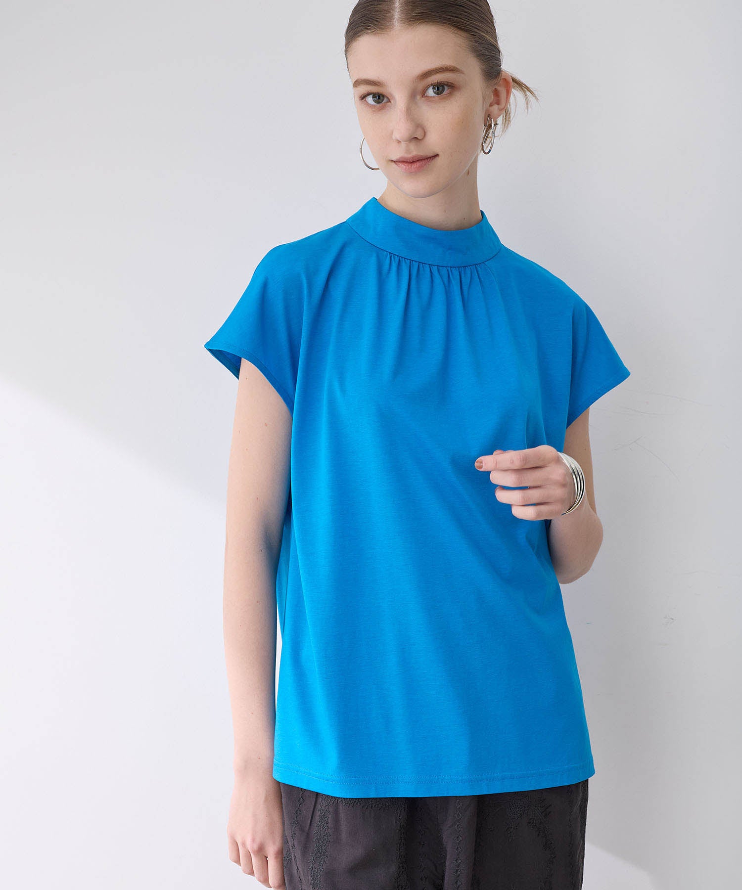 ルスークホリデー LE SOUK HOLIDAY 【接触冷感】ギャザーネックフレンチスリーブTシャツ （オフ） オフ